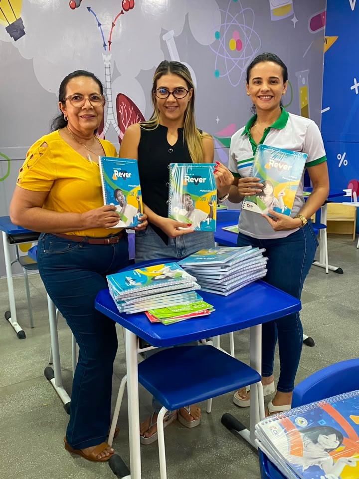Escola Municipal Professor Júlio Benedito recebe livros do Projeto REVER para fortalecer a aprendizagem