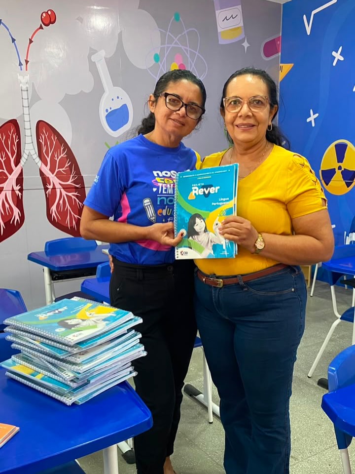 Escola Municipal Professor Júlio Benedito recebe livros do Projeto REVER para fortalecer a aprendizagem