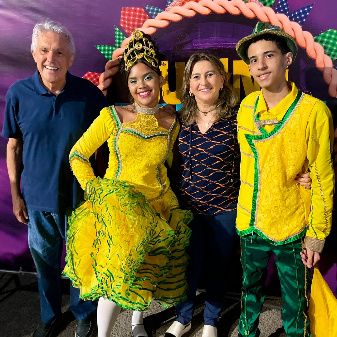 PREFEITURA REALIZA FEIRA DO EMPREENDEDOR COM APRESENTAÇÃO DA JUNINA BALANÇA SAIA