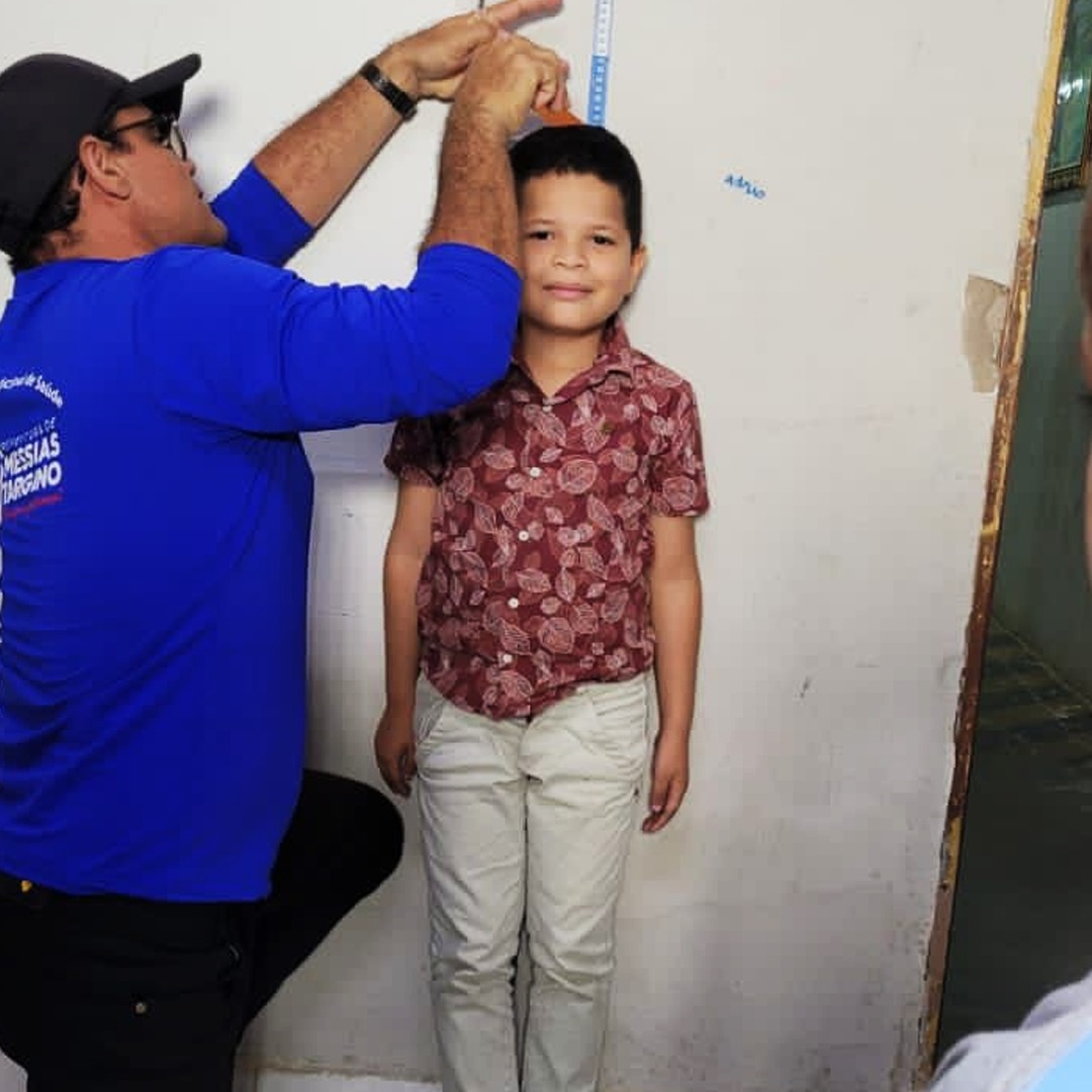 EQUIPE DA SAÚDE REALIZA AVALIAÇÃO NUTRICIONAL E VACINAL NA ESCOLA MUNICIPAL JÚLIO BENEDITO