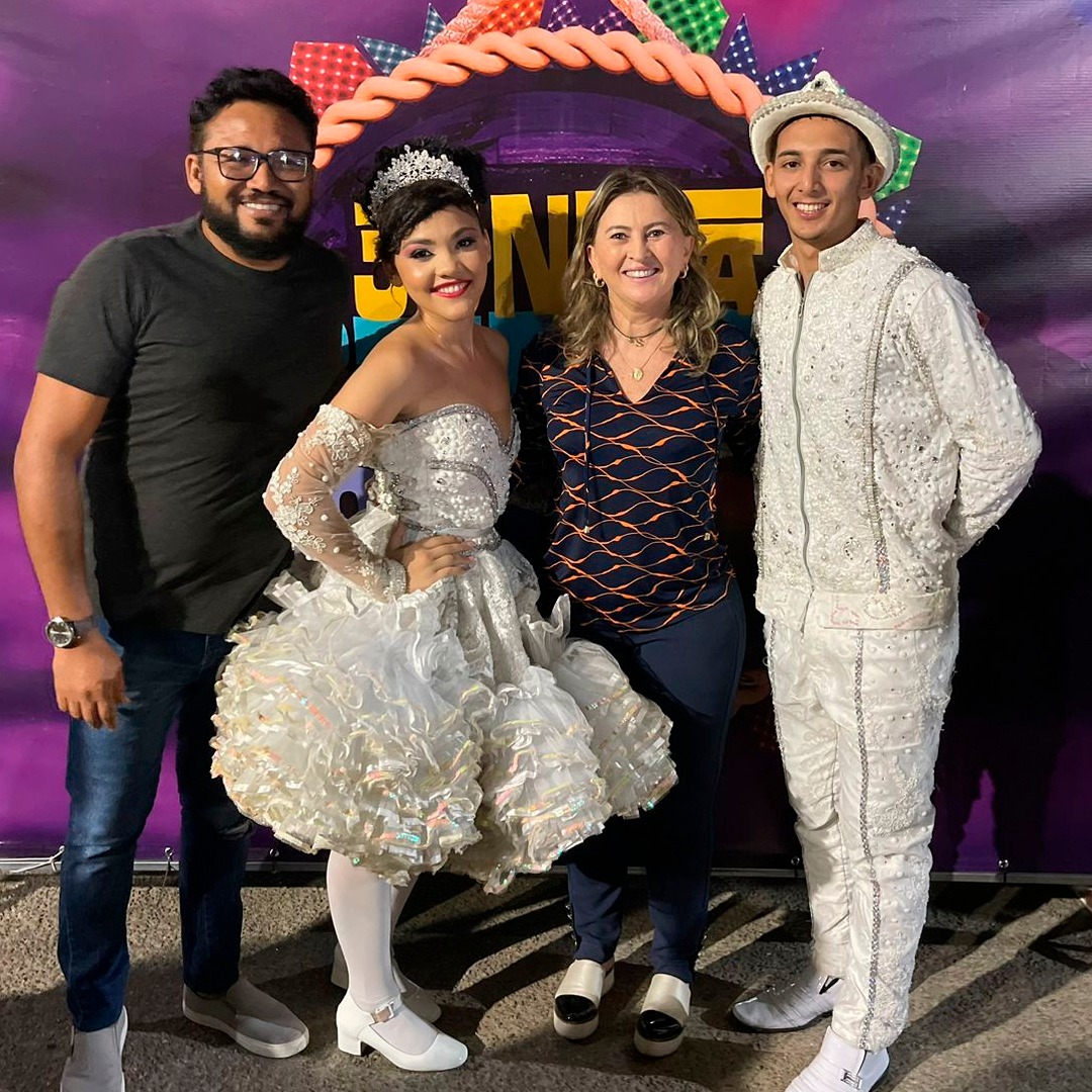 PREFEITURA REALIZA FEIRA DO EMPREENDEDOR COM APRESENTAÇÃO DA JUNINA BALANÇA SAIA