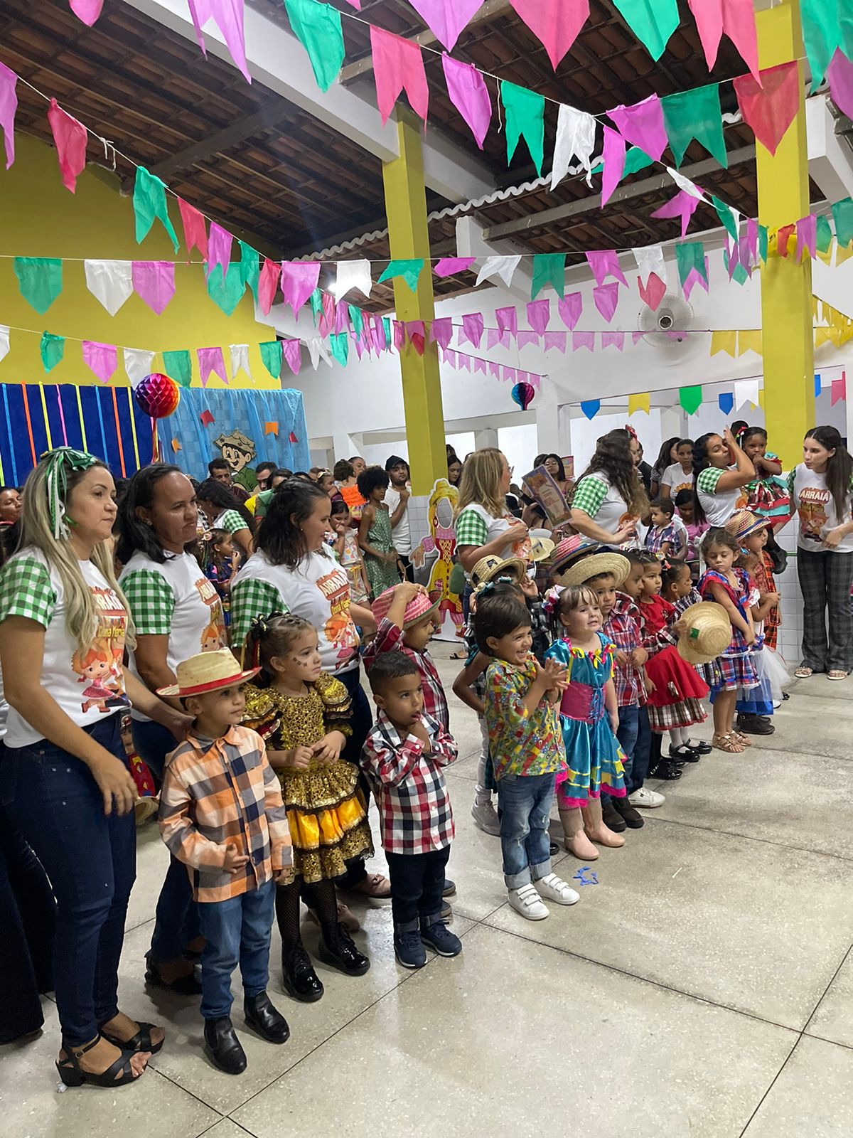 PREFEITURA REALIZA SÃO JOÃO DA CRECHE MUNICIPAL MARIA CANDIDA DA CONCEIÇÃO