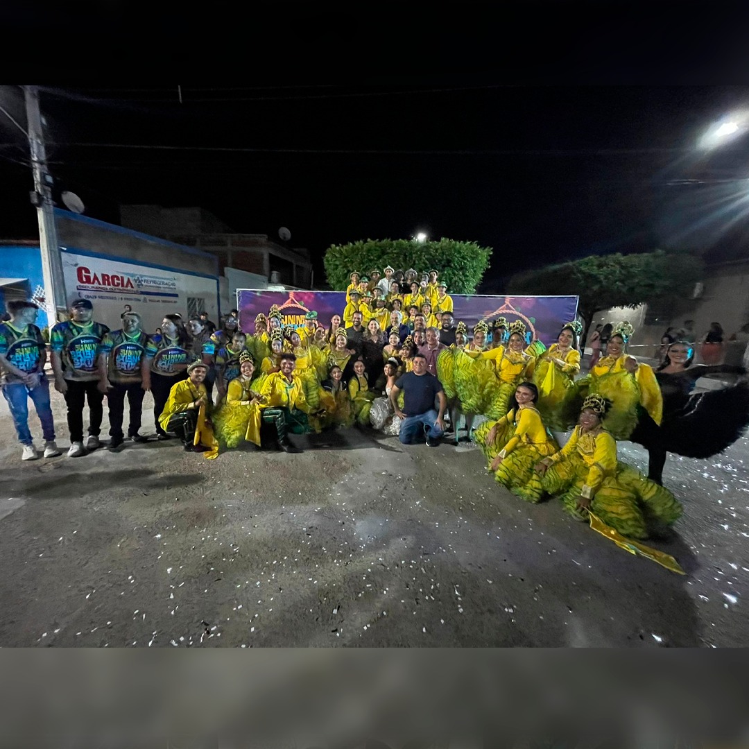 PREFEITURA REALIZA FEIRA DO EMPREENDEDOR COM APRESENTAÇÃO DA JUNINA BALANÇA SAIA