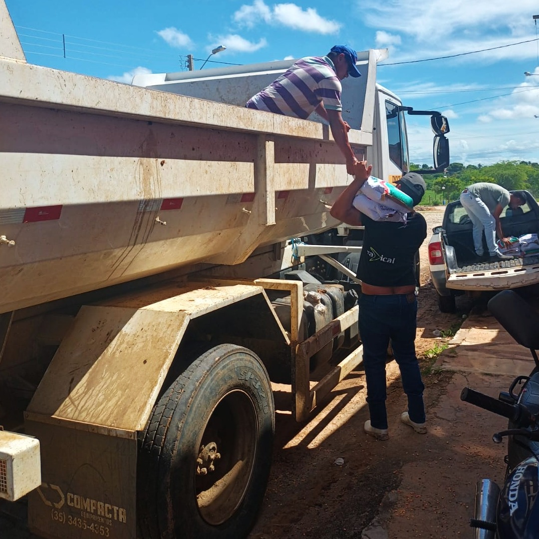 SECRETARIA DE AGRICULTURA E EMATER CONCLUEM DISTRIBUIÇÃO DE SEMENTES